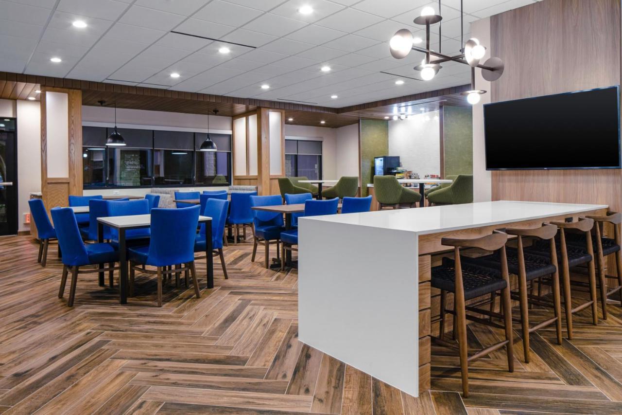 Fairfield Inn & Suites By Marriott Corinth South Denton Area Bagian luar foto