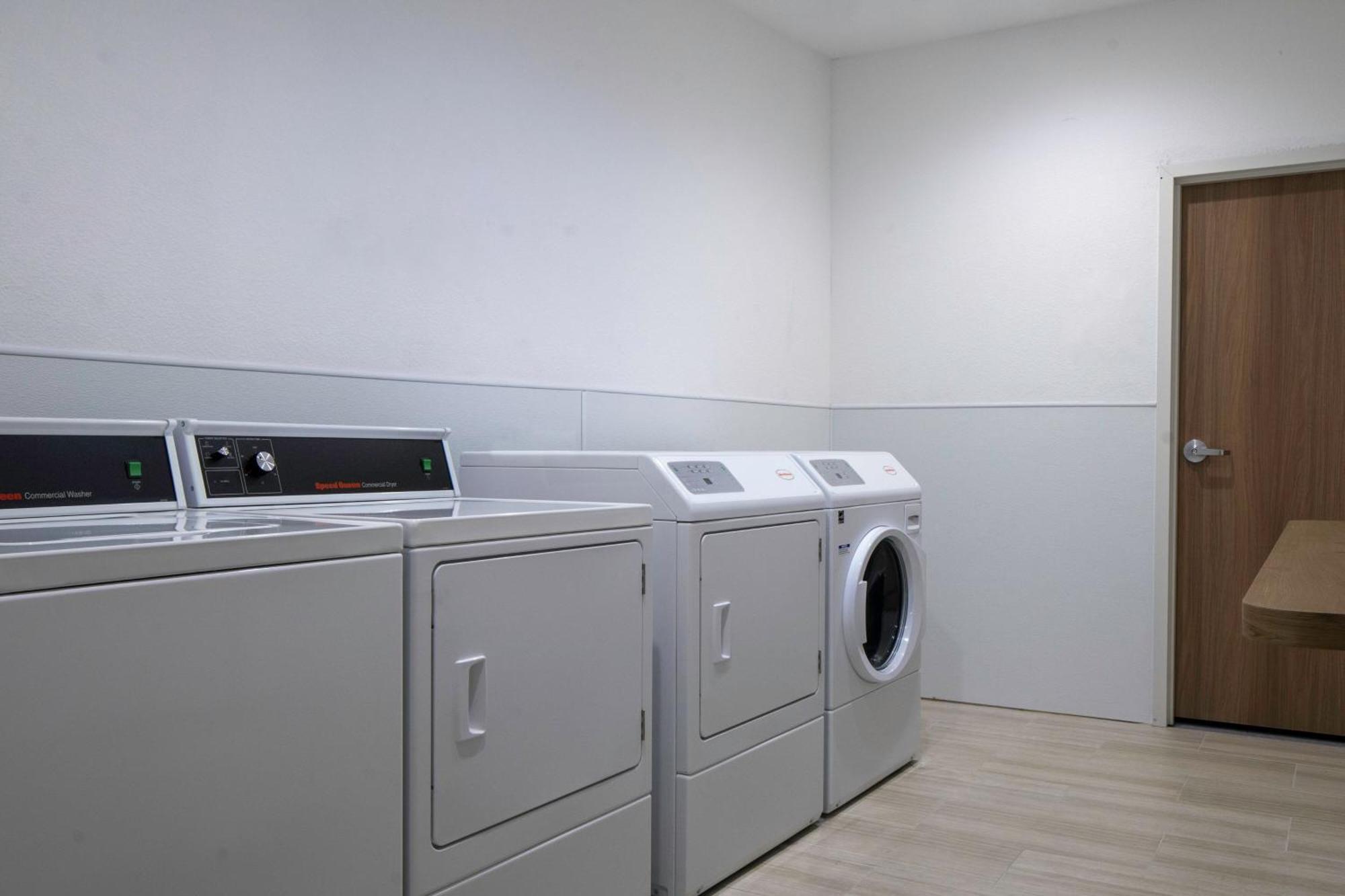 Fairfield Inn & Suites By Marriott Corinth South Denton Area Bagian luar foto